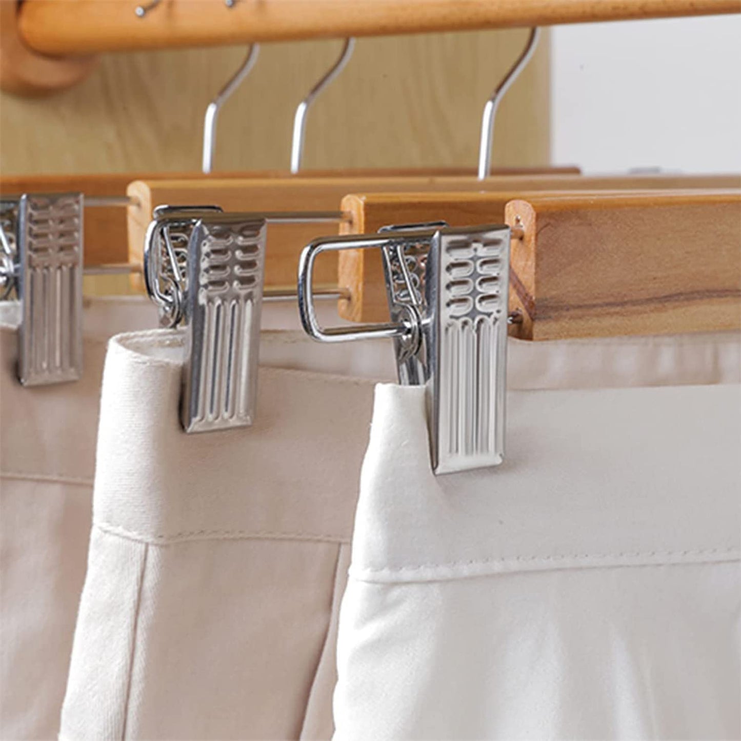 Wooden Clip Hanger - تعليقة خشبية مع ملاقط
